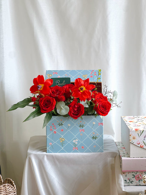 Elegant Table Arrangement